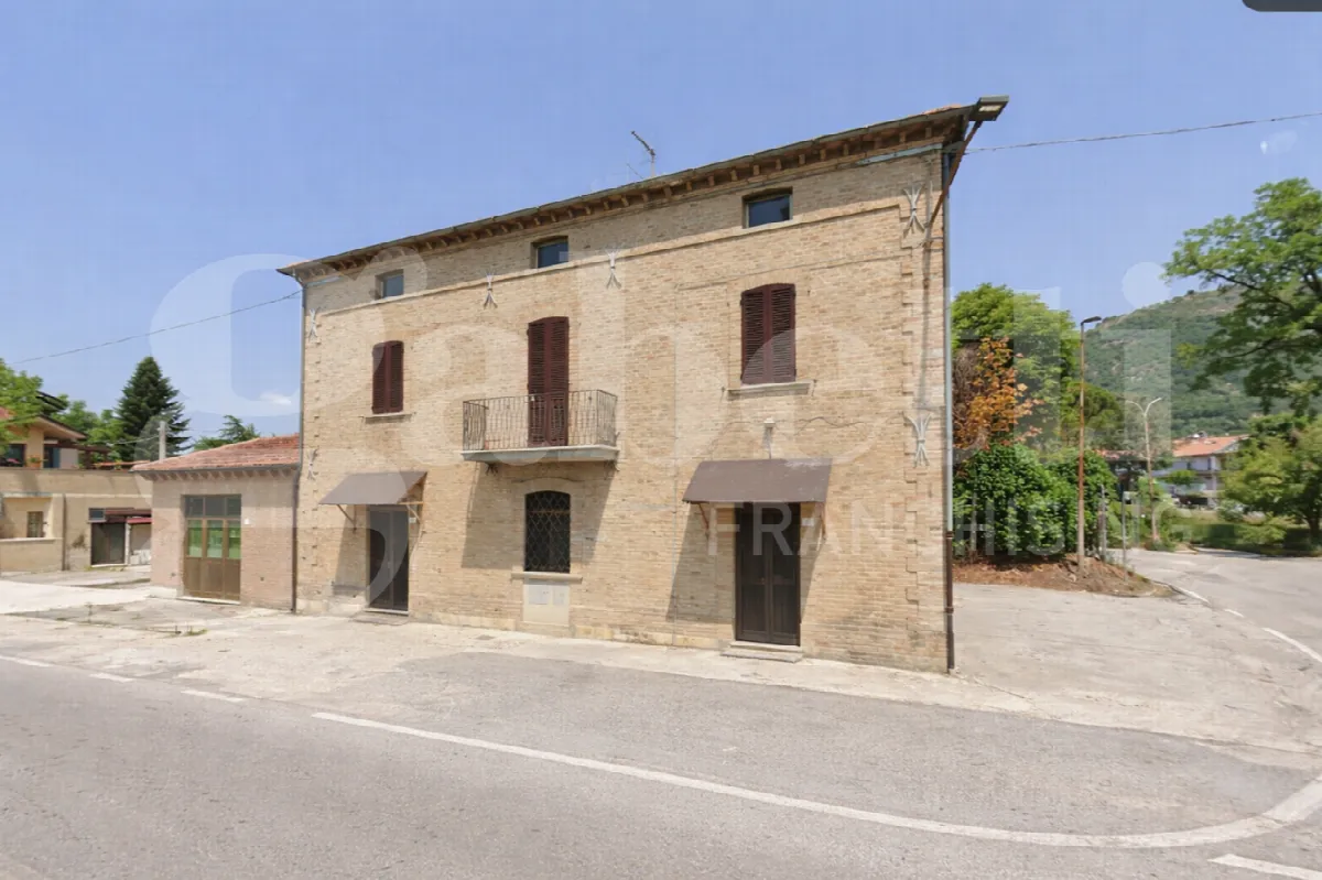 Palazzo/Stabile in vendita a Gubbio - foto 2