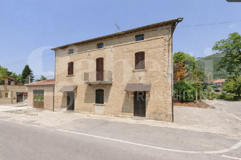 Palazzo/Stabile in vendita a Gubbio - foto 2