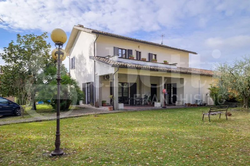 Casa Indipendente in vendita a Gubbio - foto 1