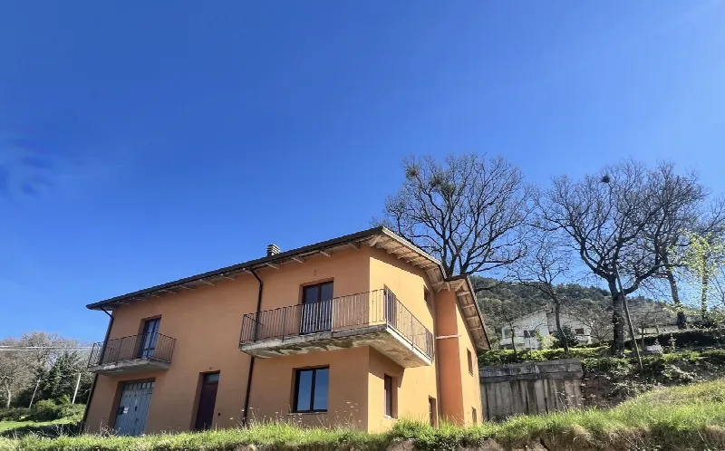 Casa Indipendente in vendita a Costacciaro - foto 1