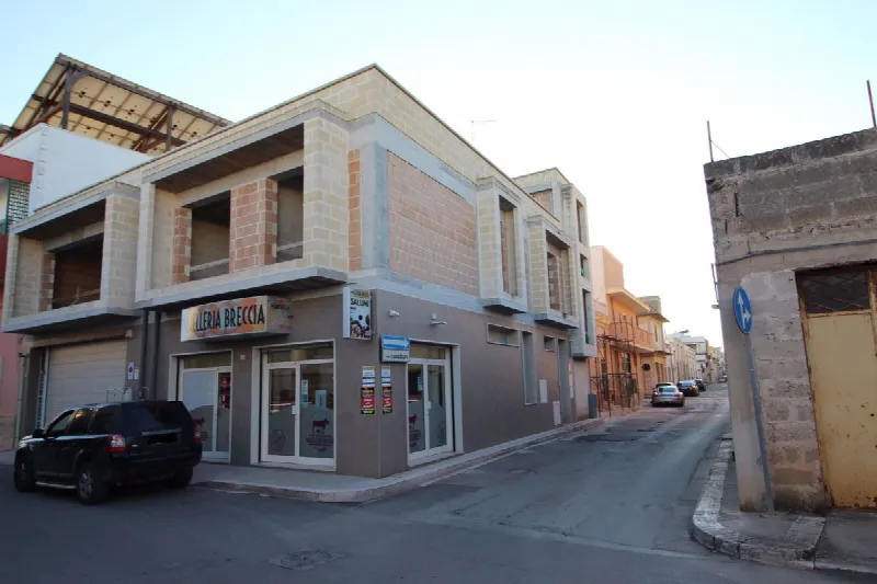 Palazzo/Stabile in vendita a Manduria - foto 2
