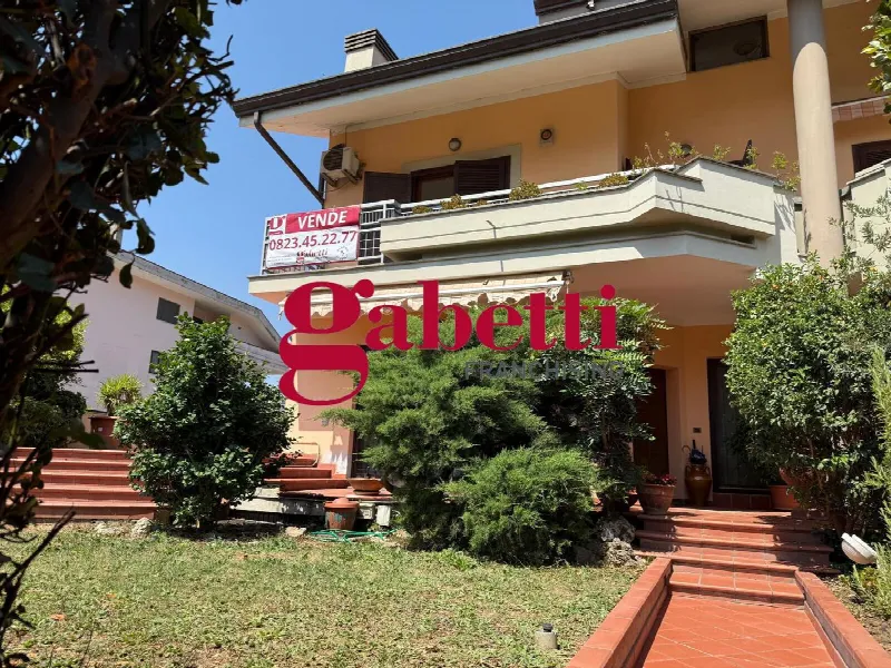 Villetta a schiera in vendita a Caserta, Caserta Nord - foto 1