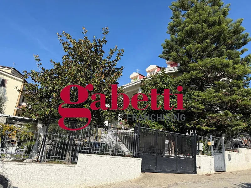 Villa in vendita a Caserta, Centro - foto 2