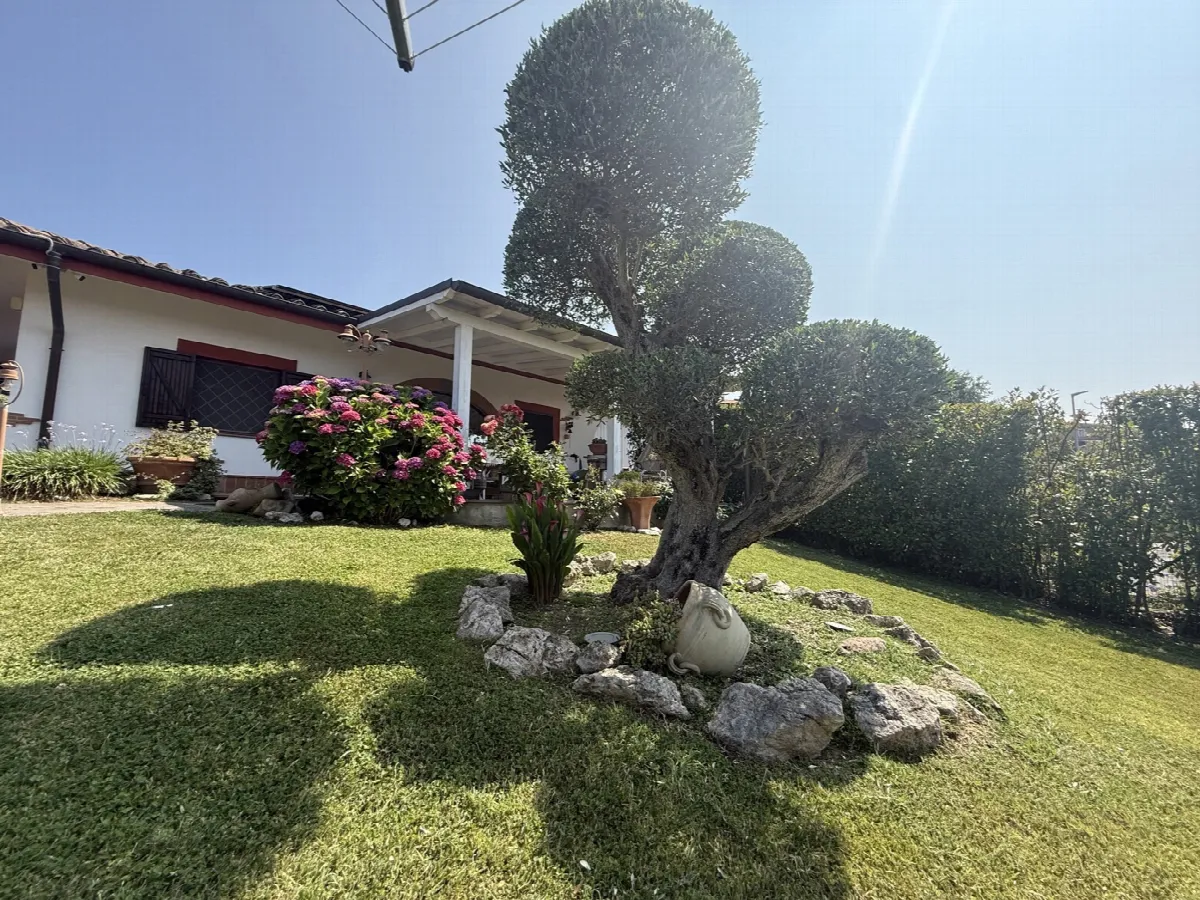 Villa in vendita a Castelnuovo di Porto - foto 2