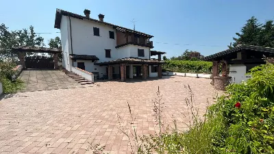 Villa a Ziano Piacentino