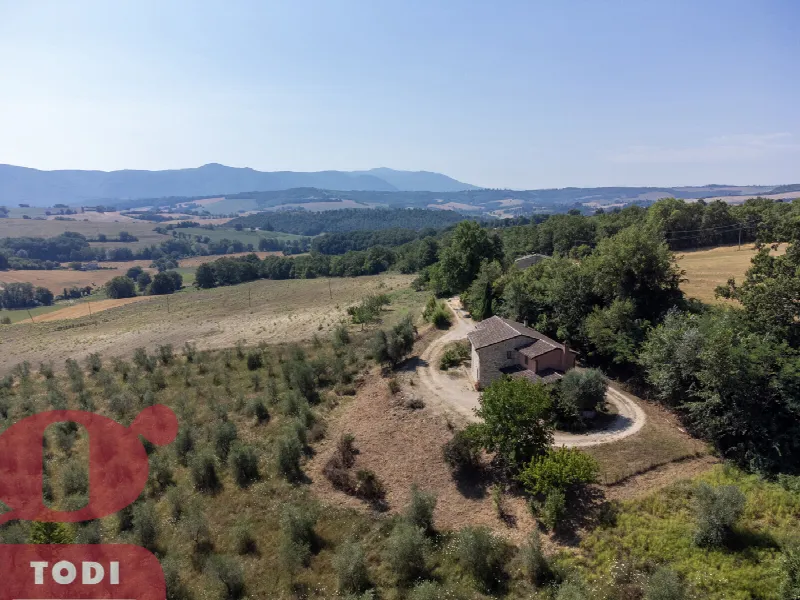 Rustico/Casale in vendita a Todi - foto 2