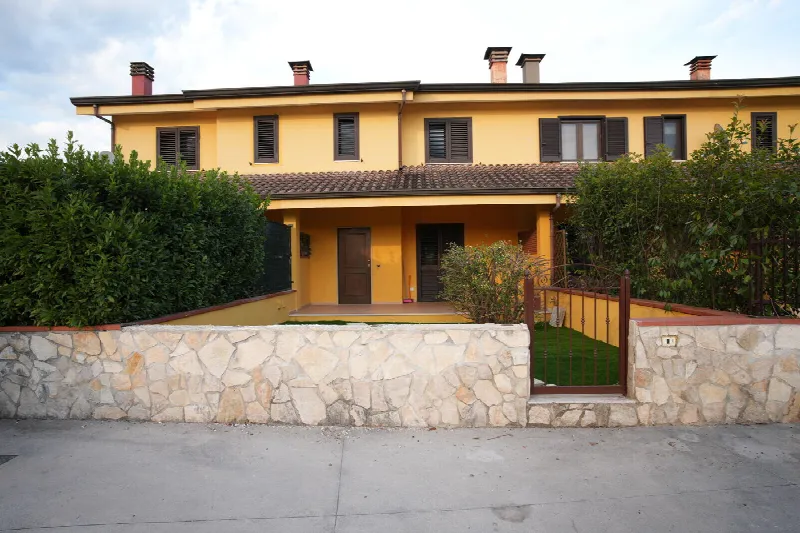 Villetta a schiera in vendita a Cervaro - foto 1