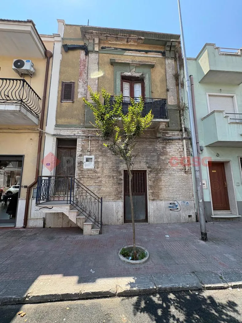 Palazzo/Stabile in vendita a Pulsano - foto 1