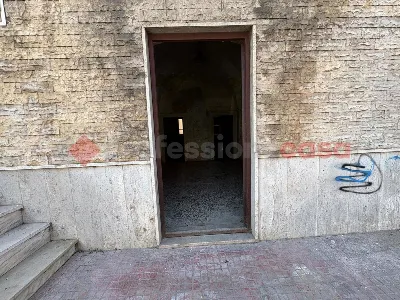 Palazzo/Stabile in vendita a Pulsano - foto 2