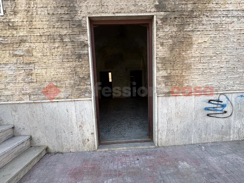 Palazzo/Stabile in vendita a Pulsano - foto 2