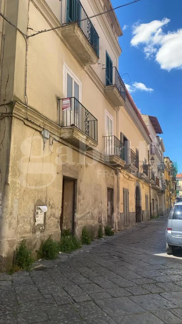 Palazzo/Stabile in vendita a Aversa - foto 2
