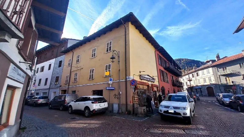 Palazzo/Stabile in vendita a Oulx - foto 1