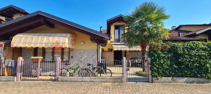 Villetta a schiera in vendita a Piscina - foto 1