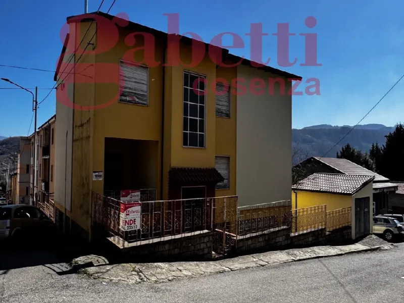 Palazzo/Stabile in vendita a Carolei - foto 1