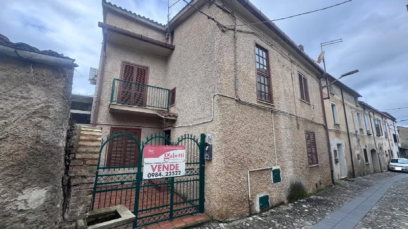 Casa Indipendente in vendita a Cosenza, Donnici, Sant'ippolito, Borgo Partenope - foto 1