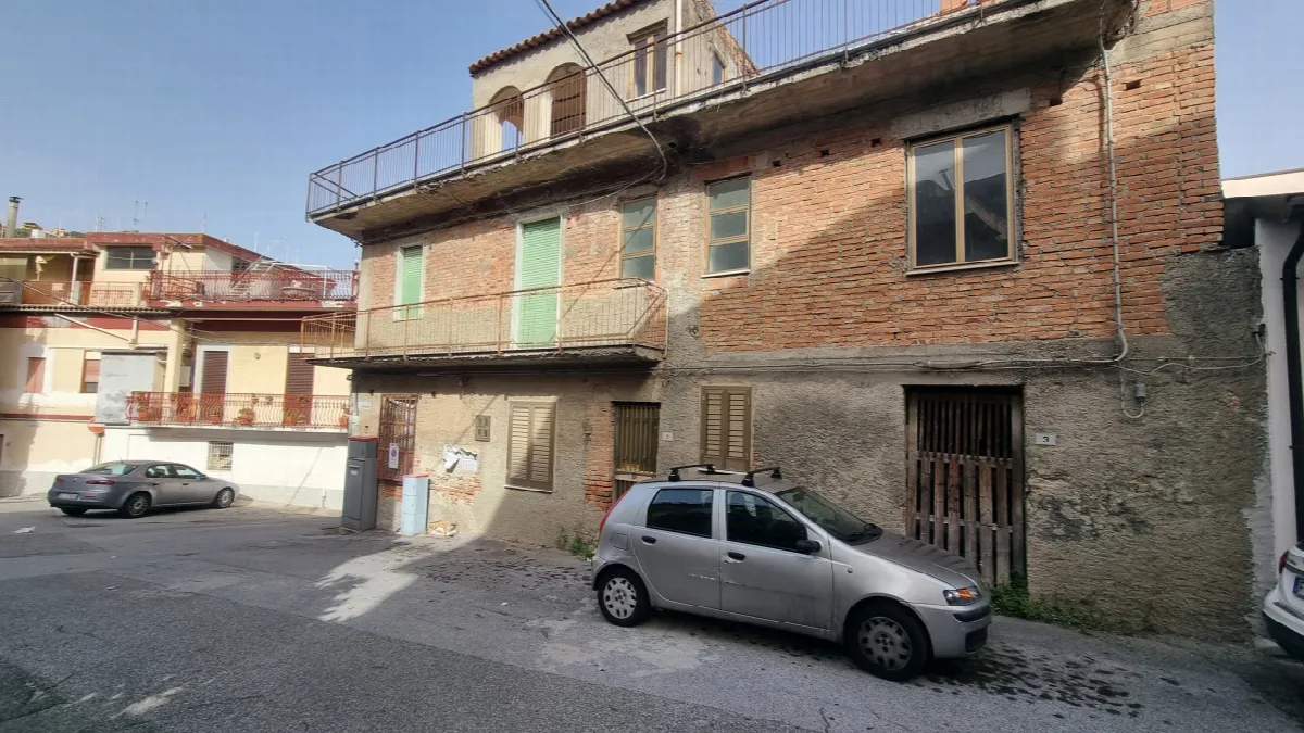 Palazzo/Stabile in vendita a Gualtieri Sicaminò - foto 2