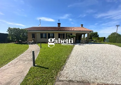Casa Indipendente a Arre
