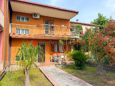 Villetta a schiera a Aci Sant'Antonio