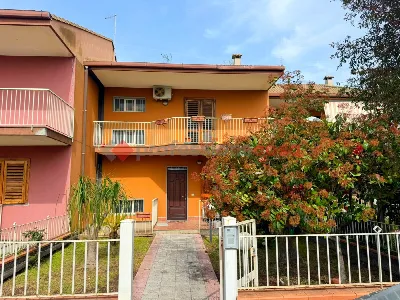 Villetta a schiera in vendita a Aci Sant'A... - foto 2