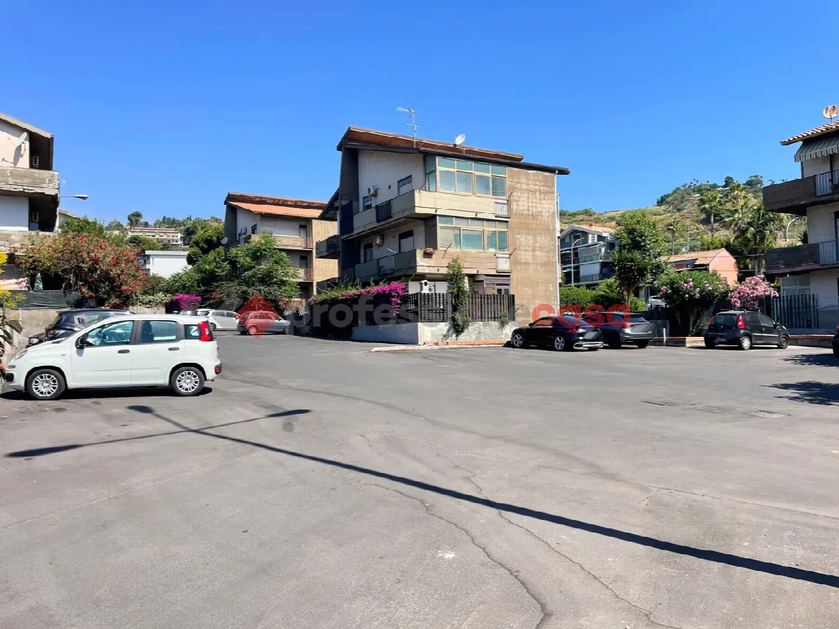 Appartamento in vendita ad Aci Castello - foto 2