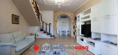 Villetta a schiera in vendita a Pomezia - foto 1