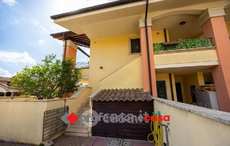 Casa Indipendente in vendita a Pomezia - foto 1