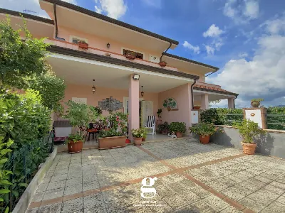 Villetta a schiera in vendita a Castelnuov... - foto 2