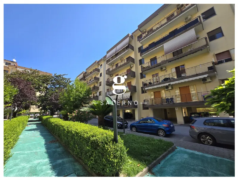Appartamento in vendita a Salerno, Pastena, Pastena Alta, Mercatello, Mariconda - foto 1