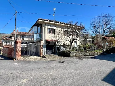 Casa Indipendente a Barolo