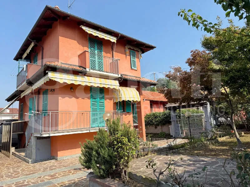 Casa Indipendente in vendita a Bra - foto 1
