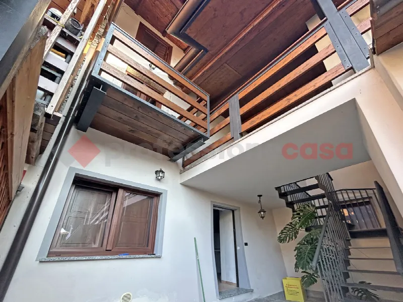 Casa Indipendente in vendita a Arona - foto 1