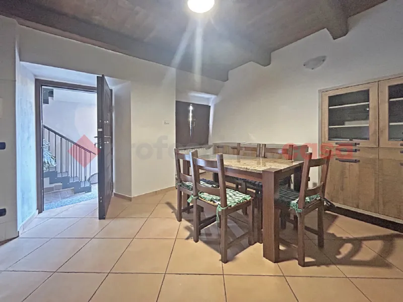 Casa Indipendente in vendita a Arona - foto 2