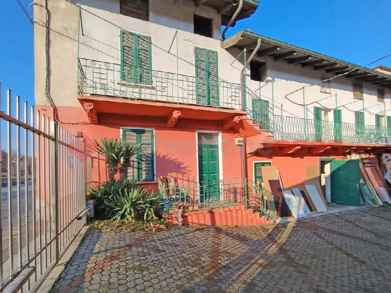 Casa Indipendente in vendita a Arona - foto 1