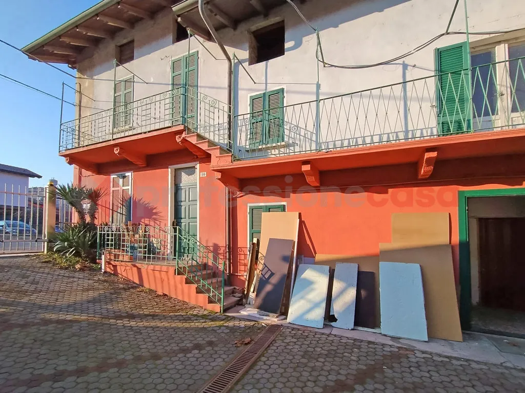 Casa Indipendente in vendita ad Arona - foto 2