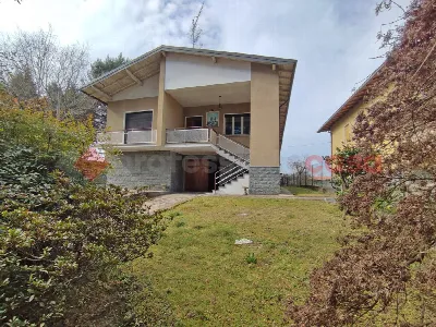 Casa Indipendente in vendita a Arona - foto 1