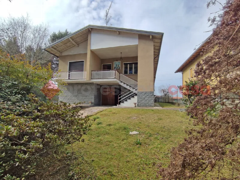 Casa Indipendente in vendita a Arona - foto 1