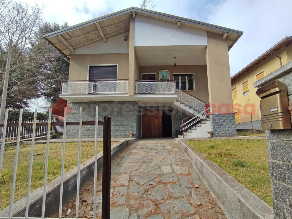 Casa Indipendente in vendita ad Arona - foto 2