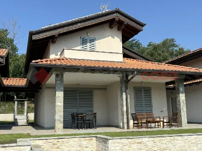 Villa a Paruzzaro