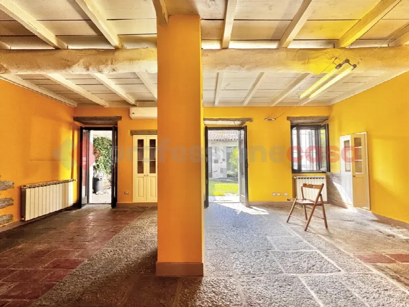 Casa Indipendente in vendita a Arona - foto 1