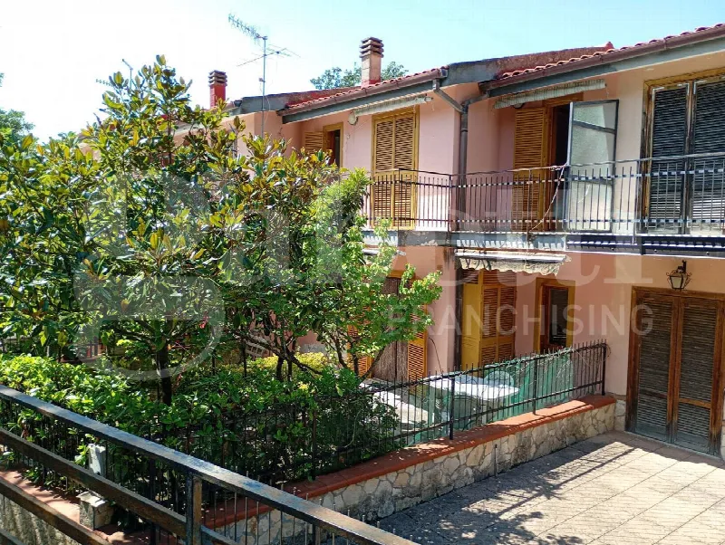 Villetta a schiera in vendita a Galluccio - foto 1