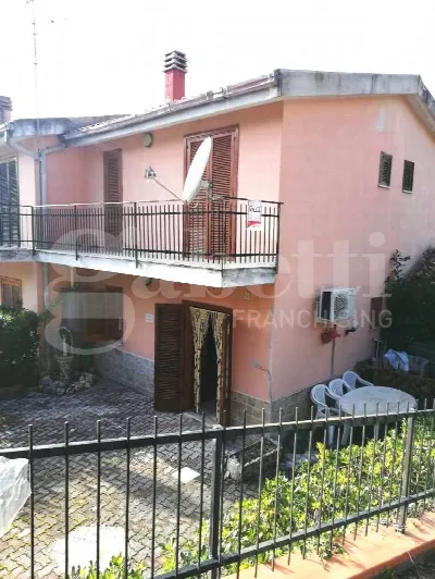 Villetta a schiera in vendita a Galluccio - foto 1