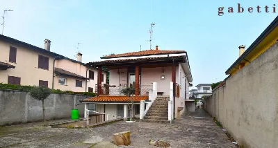 Villa a Marcallo con Casone