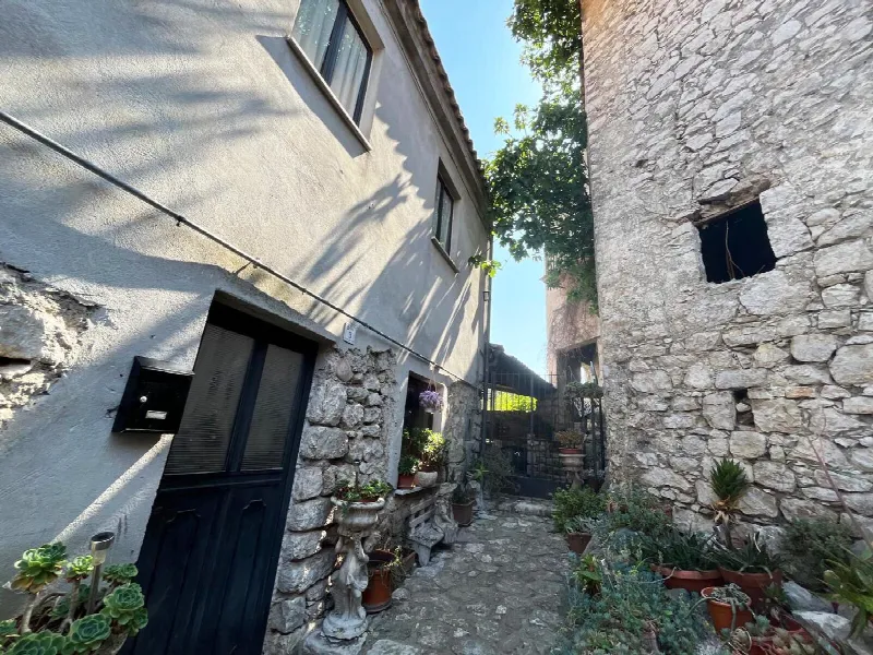 Casa Indipendente in vendita a Baia e Latina - foto 1