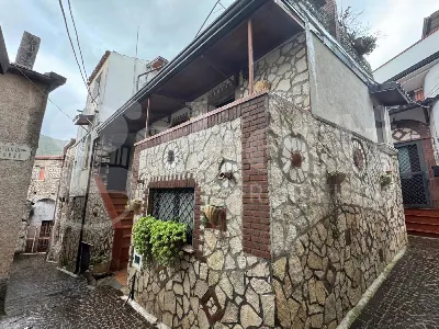Casa Indipendente in vendita a Pratella - foto 2