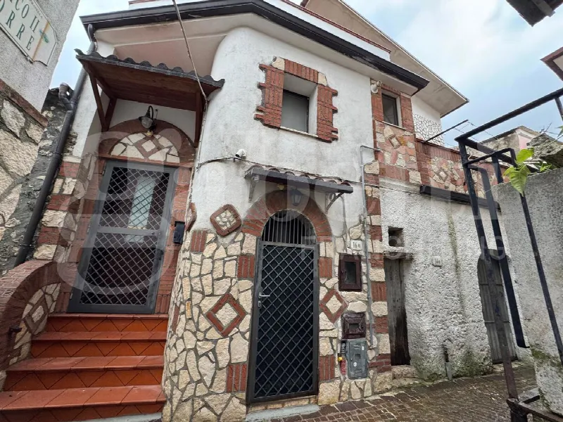 Casa Indipendente in vendita a Pratella - foto 1