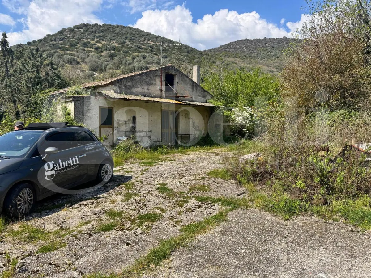 Casa Indipendente in vendita a Piana di Monte Verna - foto 2