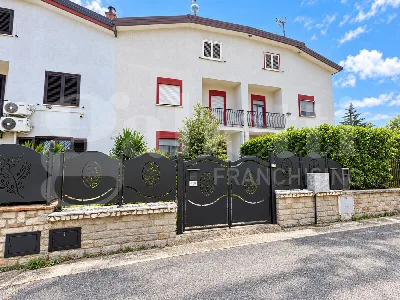 Villetta a schiera in vendita a Dragoni - foto 1