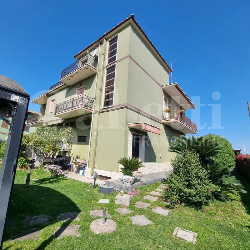 Palazzo/Stabile in vendita a Aprilia - foto 1