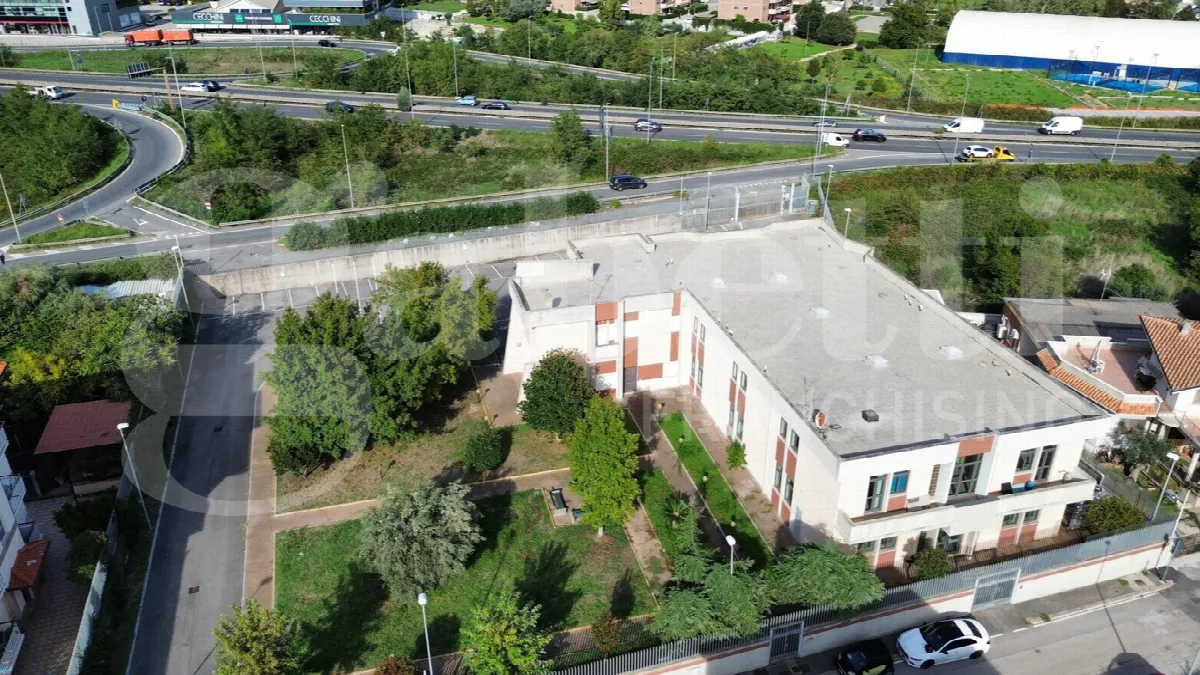Palazzo/Stabile in vendita a Aprilia - foto 2