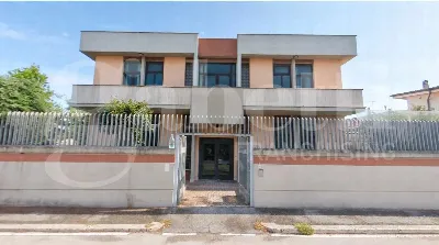 Palazzo/Stabile in vendita ad Aprilia - foto 3
